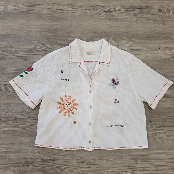 Urban Outfitters White Embroidered Cropped Top Size Medium - Picture 2 of 11